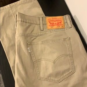 Men’s Levi pants